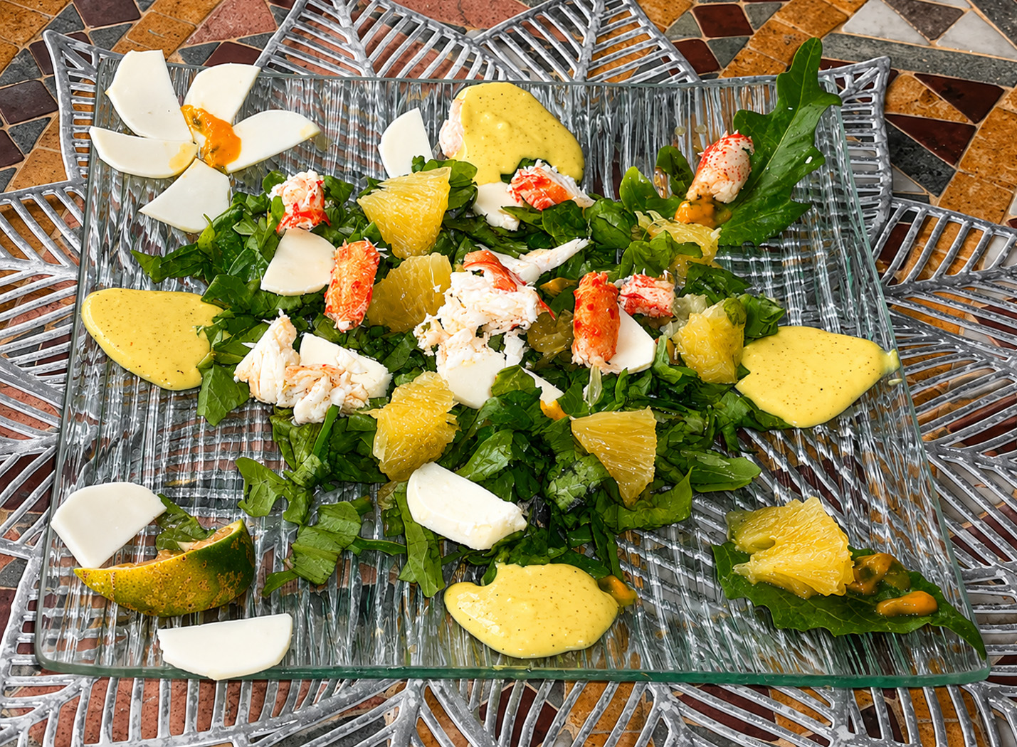 Salade gastronomique aux fruits et crabe